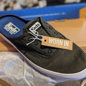 NWB size 7 slip on Keds